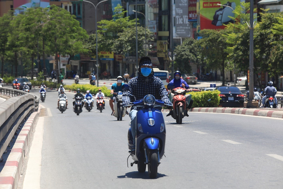 Hanoï est entrée dans la journée la plus chaude depuis début juin. Photo : VNA