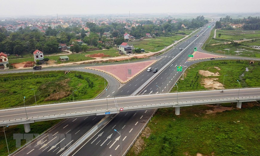 L'autoroute Hai Phong-Quang Ninh passe par l'intersection Minh Khai vu d'en haut. (Photo: VNA)