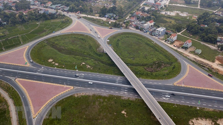 L'autoroute Hai Phong-Quang Ninh à l'intersection avec la ville de Quang Yen. Photo: VNA