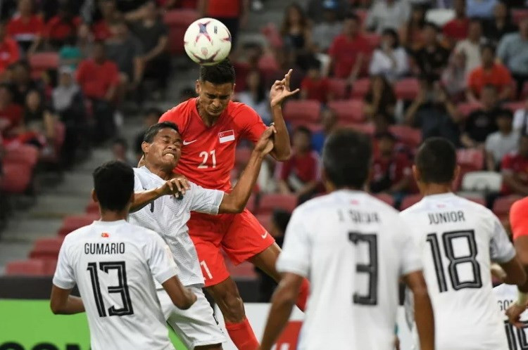  Le défenseur Safuwan Baharudin (Singapour).