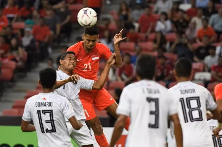  Le défenseur Safuwan Baharudin (Singapour). 