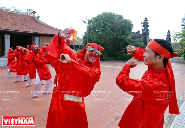  Il y a cinq danses : Chiem Thanh, Hoa Lang, Tu Huan, Ai Lao et Ngo Quoc.