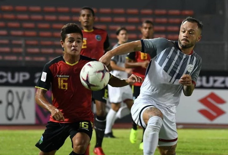  Le milieu de terrain Stephan Schrock (Philippines).