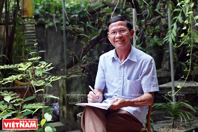  L’artiste Bui Van Hung dans la commune de Xuan Truong, district de Tho Xuan, a consacré toute sa vie à la préservation de la danse folklorique Xuan Pha.