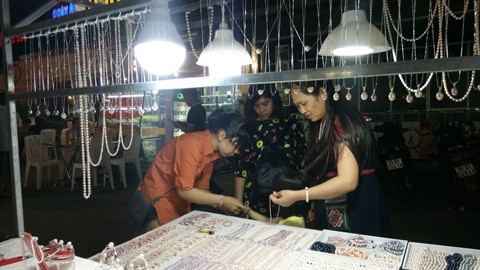 Le marché nocturne de Phu Quôc propose de nombreuses spécialités locales.