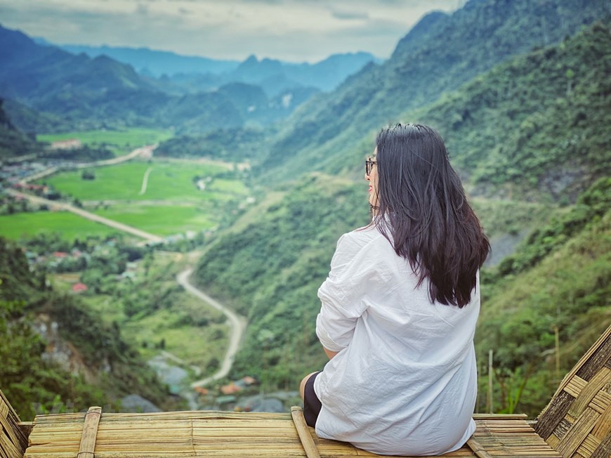 Avec de beaux paysages et de nombreux vestiges historiques révolutionnaires, la province septentrionale de Tuyen Quang a de nombreux potentiels pour développer son secteur touristique. Ces dernières années, la ville de Tuyen Quang a cherché à accélérer le tourisme local, mettant l'accent sur l'optimisation de ses ressources et la mise en œuvre de nombreuses mesures pour tirer parti de ses potentiels. L’objectif fixé par la ville est de faire du tourisme un secteur économique de pointe, contribuant au développement socioéconomique local. L’année dernière, Tuyen Quang a accueilli près de deux millions de visiteurs, soit une hausse de plus de 10% en glissement annuel. Les recettes touristiques ont été estimées à 73 millions de dollars. Photo: Vietnamplus
