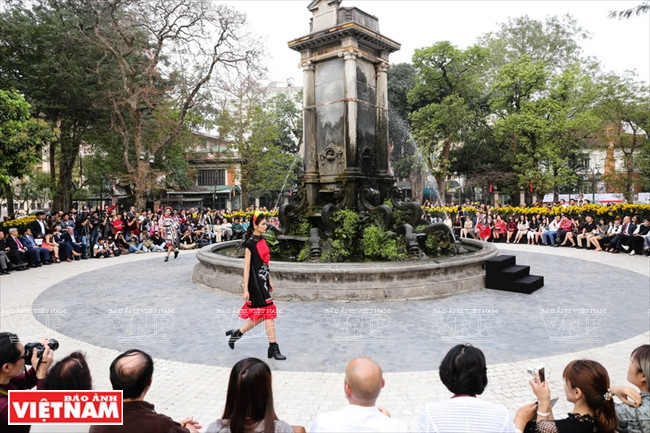 La Semaine de la mode Vietnam-Italie a commencé la série d’activités célébrant le 45e anniversaire de l’établissement des relations diplomatiques Vietnam-Italie.