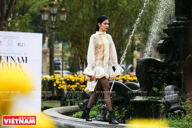 Collection du styliste Nhi Hoang.