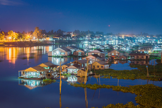 « L’ancienne ville à côté de la rivière Thu Bôn » de Tông Trân Son – Troisième prix ex-aequo.