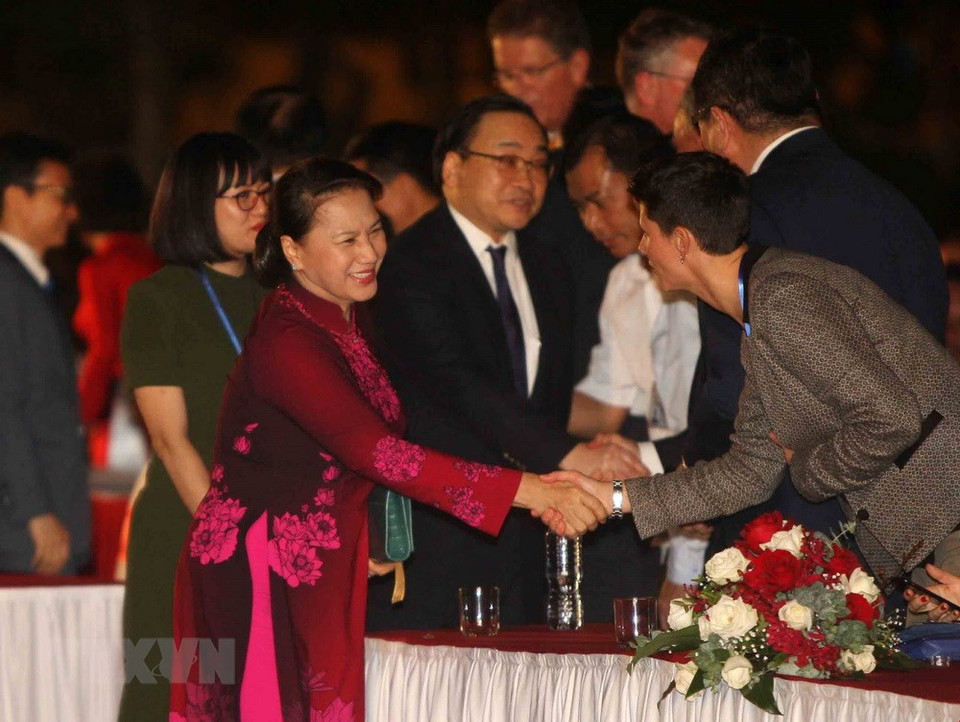 La présidente de l'AN vietnamienne Nguyen Thi Kim Ngan participe à cet événement.