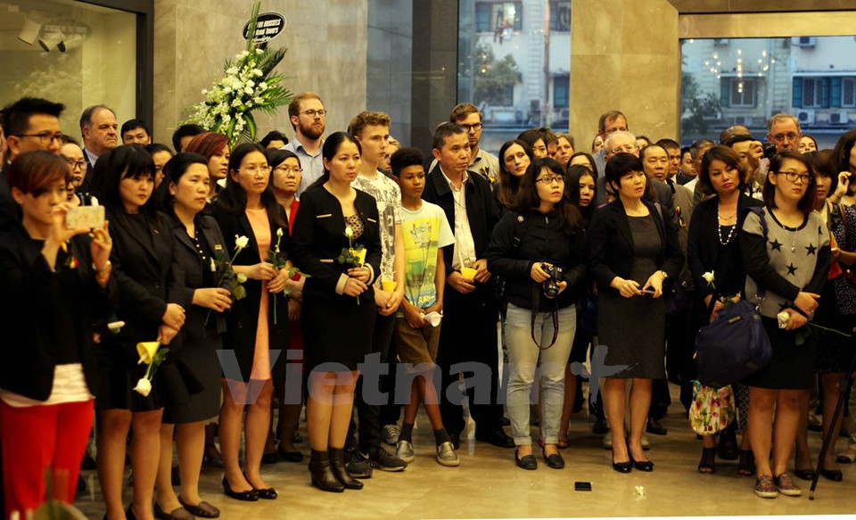 De nombreux ambassadeurs de différents pays à Hanoi étaient présents à la cérémonie.