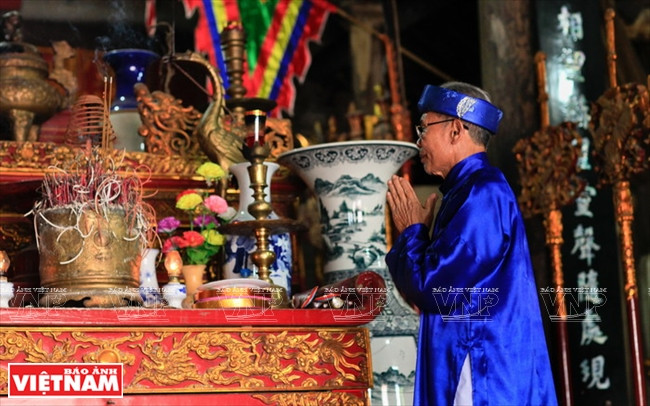 La maison communale de So est dédiée au culte de trois généraux ayant aidé le roi Dinh Tiên Hoàng à réunifier le pays à l’époque des 12 seigneurs au 10e siècle.