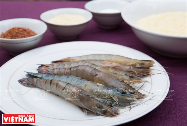 Crevettes fraîches, l’ingrédient principal du plat.
