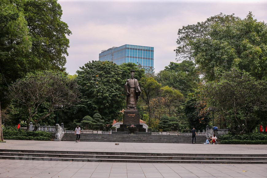 Le vieux quartier de Hanoï est moins encombré que dans le temps où la maladie ne se propage pas encore. 