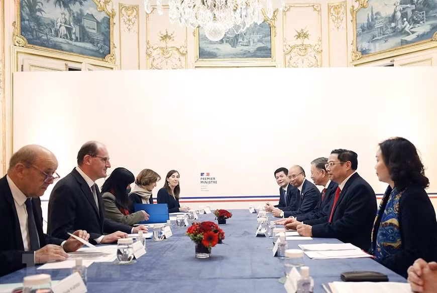 Entretien entre Jean Castex et Pham Minh Chinh, le 3 novembre (heure locale) à Paris. Photo: VNA