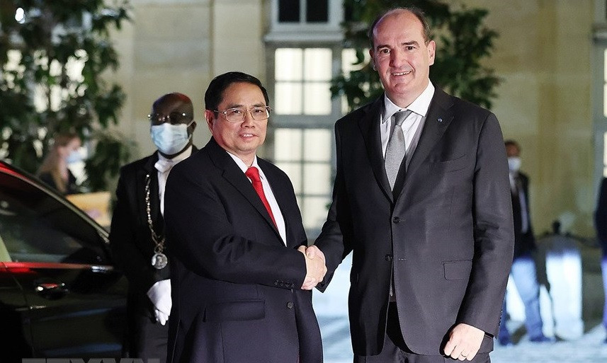 Le Premier ministre français Jean Castex accueille son homologue vietnamien Pham Minh Chinh. Photo: VNA