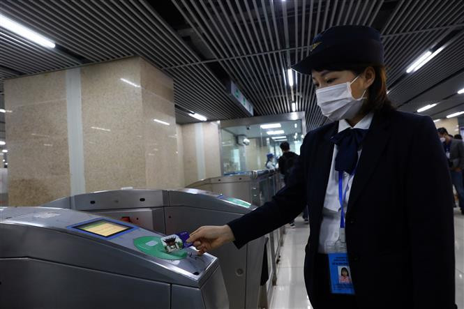 Il s'agit de la première voie ferrée urbaine à être mise en service au Vietnam et à Hanoï. Photo: VNA