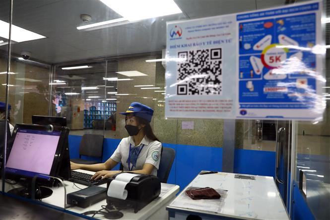 Le billet coûte alors 8.000 dongs pour un court trajet et 15.000 dongs par aller simple. Photo: VNA