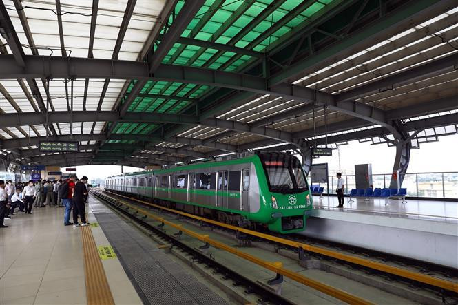 La ligne ferroviaire Cat Linh - Hà Dông est officiellement entrée en fonctionnement le 6 novembre. Photo: VNA 