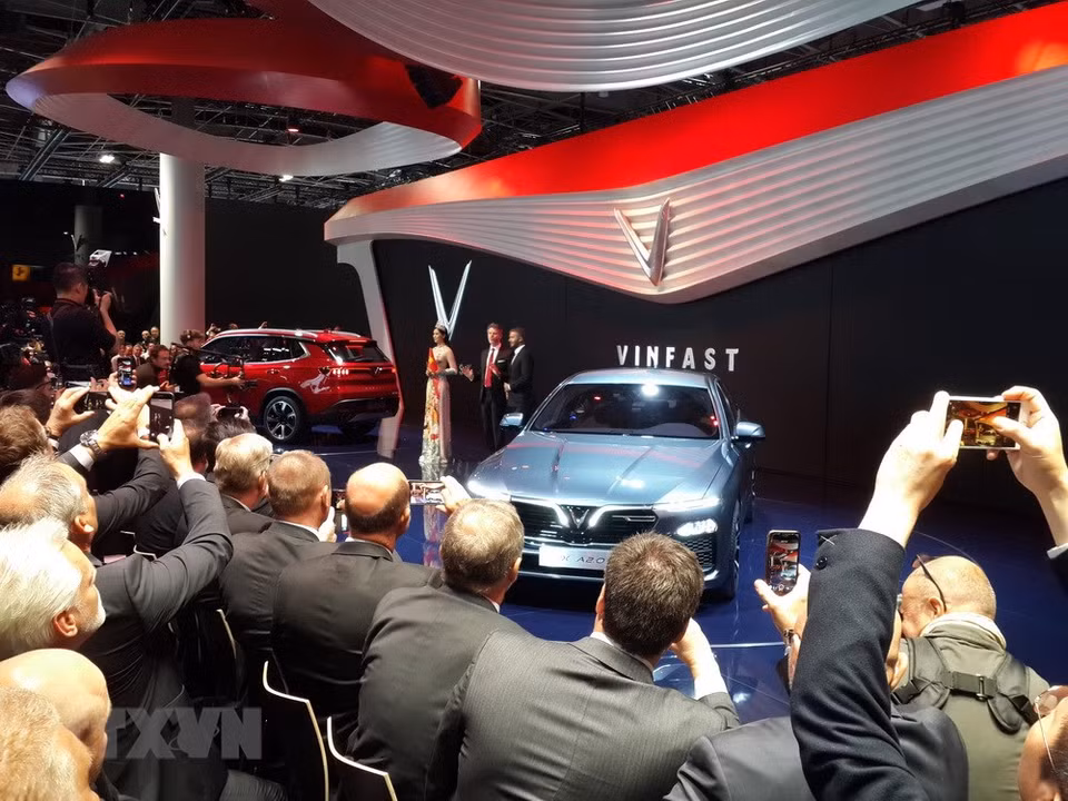 La présence de Vinfast à la 120e édition du plus grand salon automobile mondial Paris Motor Show 2018 est une grande surprise pour le mondial de l’automobile et les médias internationaux.