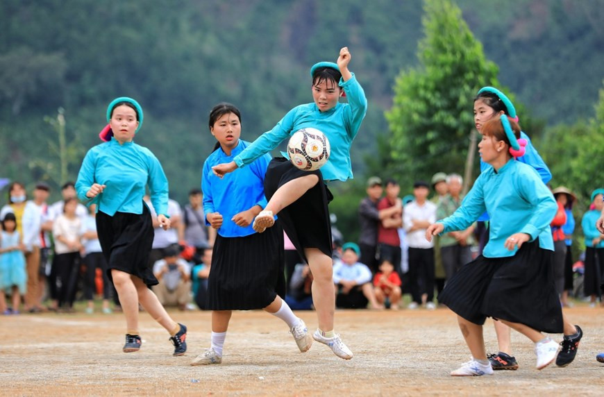 Les spectateurs peuvent admirer non seulement la beauté des joueuses mais aussi leur esprit sportif. Photo: VNA