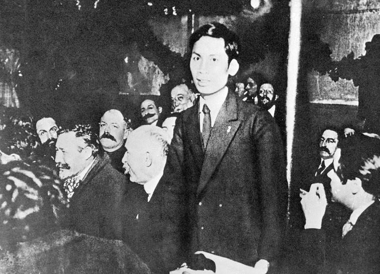 Nguyen Ai Quoc (futur Ho Chi Minh) au 18e congrès du Parti socialiste français en décembre 1920 à Tours. Photo : Archives/VNA