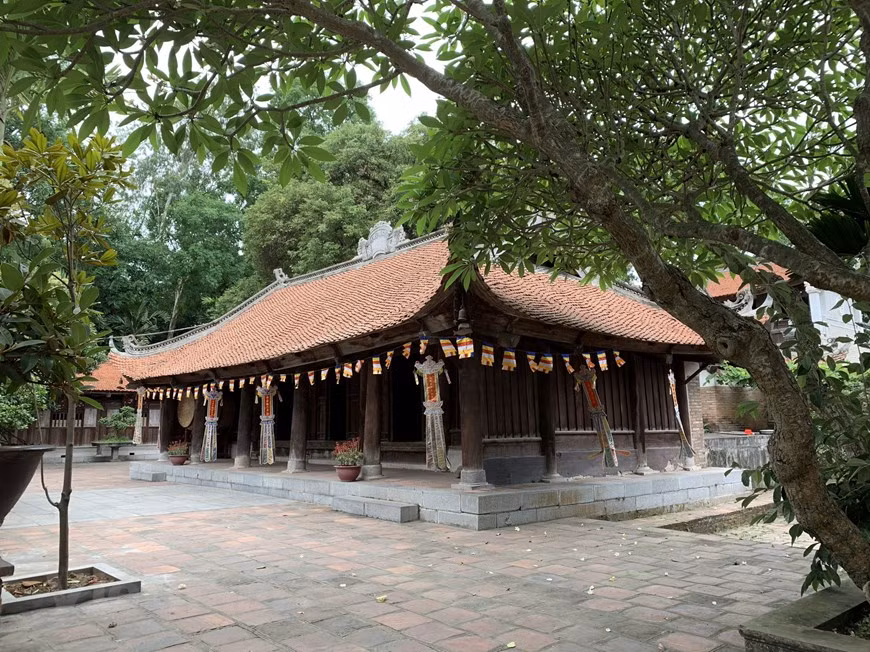 Au XIIIe siècle, sous la dynastie des Trân, l’ouvrage fut choisi pour devenir un lieu de formation de nombreuses générations de moines bouddhistes talentueux.