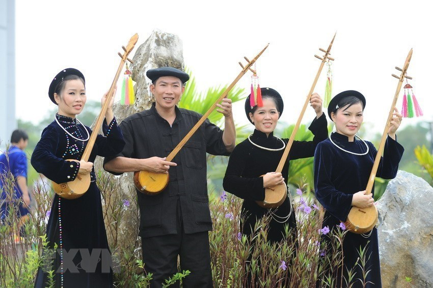 Le chant "then" est une partie essentielle de la vie spirituelle des groupes ethniques Tay, Nung et Thai, et pratiqué dans de nombreuses provinces septentrionales et dans la province de Dak Lak (Hauts Plateaux du Centre).