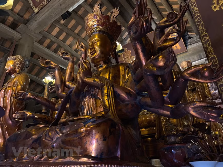 Malgré d’innombrables restaurations, la pagode a su conserver son architecture traditionnelle marquée par les empreintes des dynasties des Le et des Nguyen.