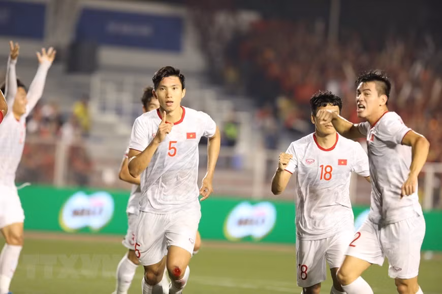 Parmi les trois buts de l’équipe vietnamienne, deux ont été marqués par Doan Van Hau (maillot No5) aux 39e et 73e minutes...