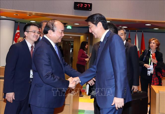 Le PM Nguyen Xuan Phuc et son homologue japonais Shinzo Abe.