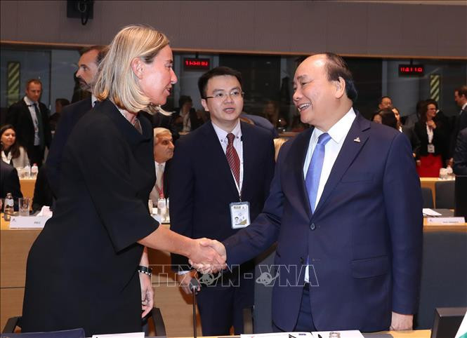 Le PM Nguyen Xuan Phuc et la Haute représentante de l'UE pour les Affaires étrangères et la Politique de sécurité, Federica Mogherini.