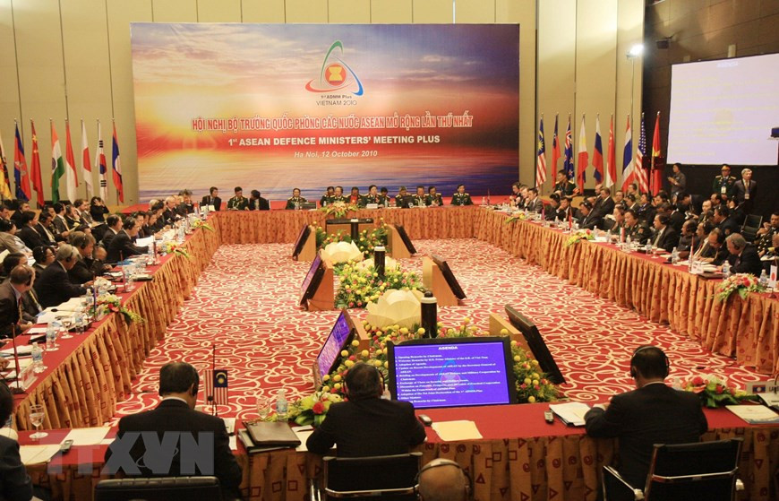 La première Conférence élargie des ministres de la Défense de l'ASEAN tenue le 12 octobre 2010 à Hanoi. Photo: VNA