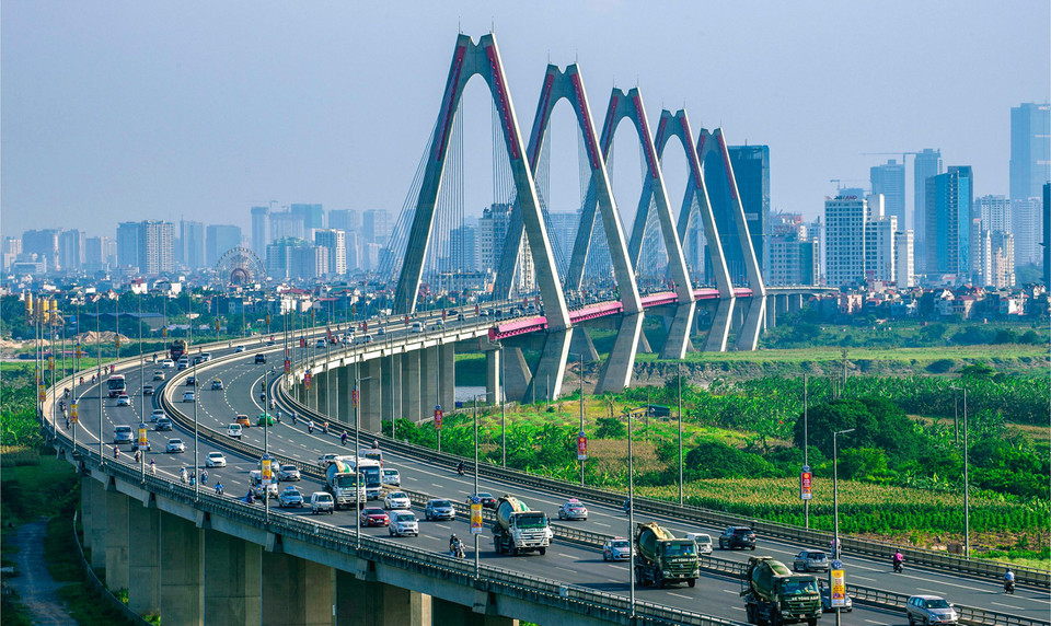 Le pont Nhat Tan un ouvrage moderne et esthétique.