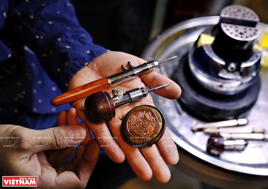 Outillage à graver. Photo: VNA