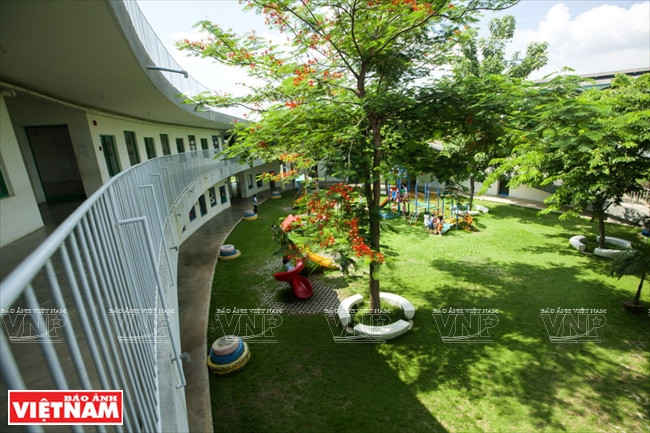 Plus de 70% de la superficie de l’école est couverte de verdure. 