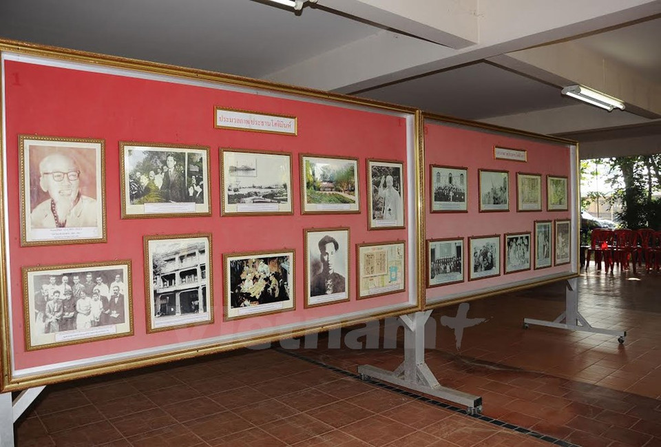 Des photos sur ses activités révolutionnaires en Thaïlande