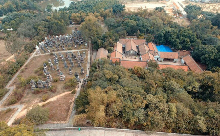 L’enceinte de la pagode Bô Dà couvre près de 52.000 m² et comporte trois grands domaines : le jardin (31.000 m²), les bâtisses (13.000 m²) et le domaine des tours (7.800 m²)