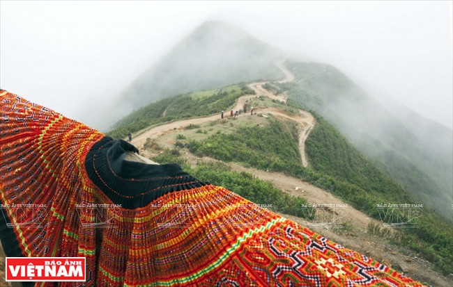 Song Khung Long, l’une des trois montagnes de la chaîne de Tà Xùa. 