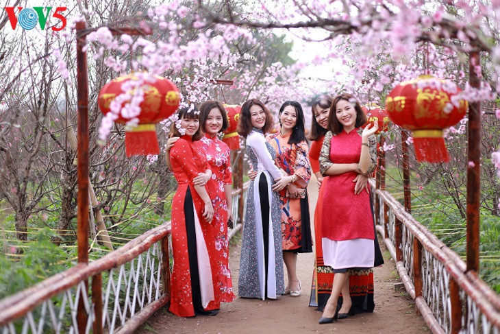 L’ao dai se modernise et inspire les jeunes créateurs vietnamiens.