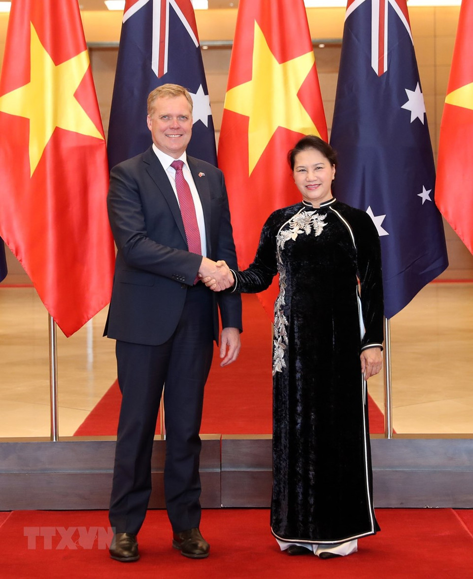 La présidente de l’Assemblée nationale du Vietnam Nguyên Thi Kim Ngân et le président de la Chambre des représentants australienne, Tony Smith, à la cérémonie d’accueil.