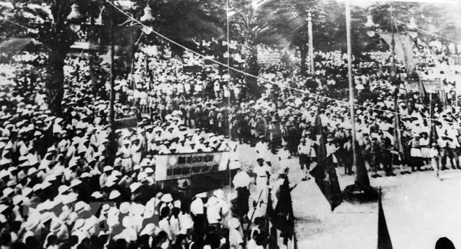 À Hai Phong, le peuple a pris le pouvoir le 23 août 1945. Auparavant, le 18 août, les habitants des provinces de Bac Giang, Hai Duong, Ha Tinh et Quang Nam avaient fait de même.