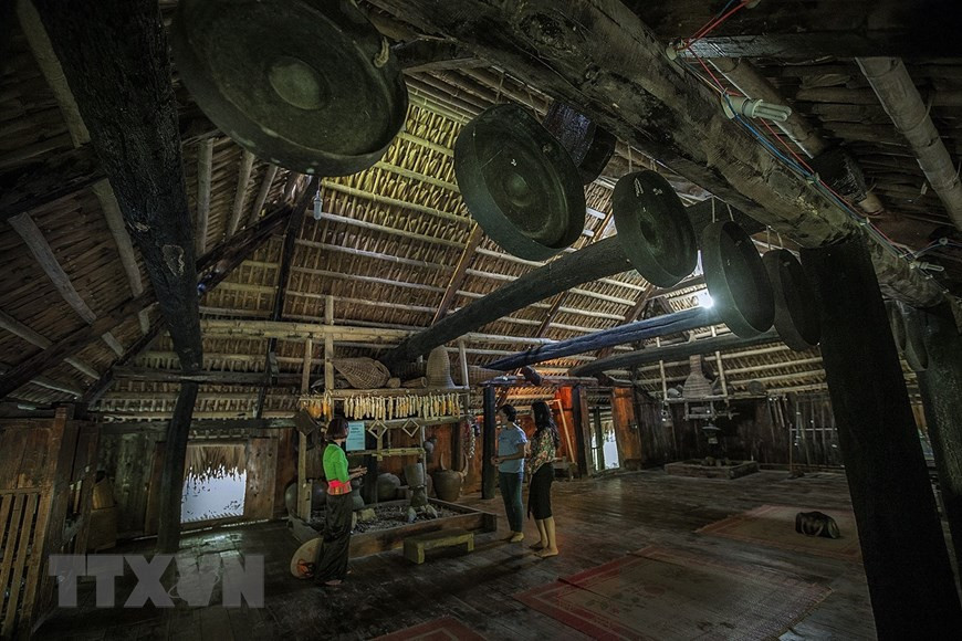 La maison Lang réserve à des personnes possèdant la richesse et le pouvoir. 