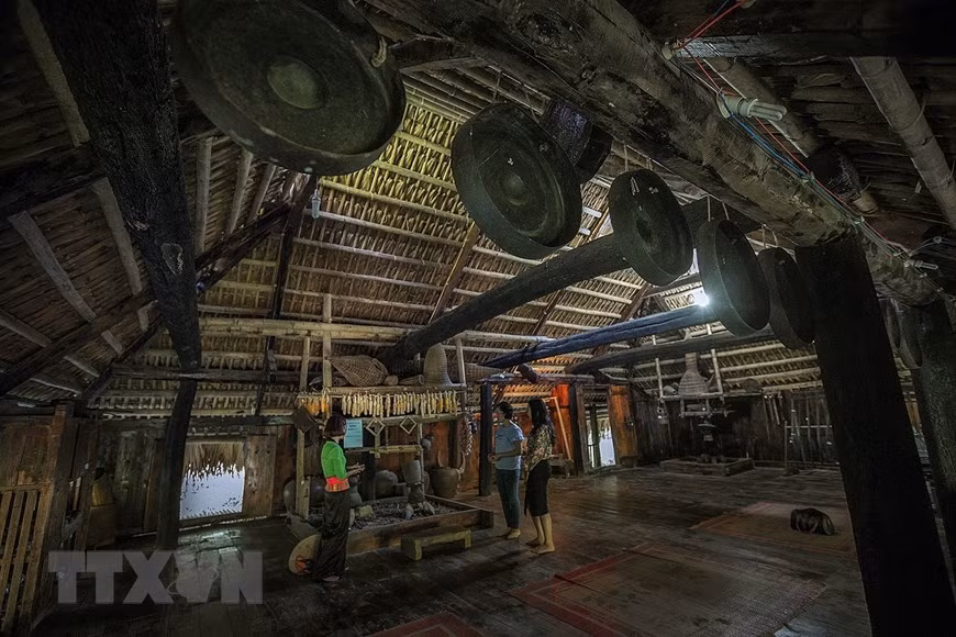 La maison Lang réserve à des personnes possèdant la richesse et le pouvoir. 