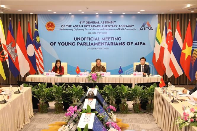 Une réunion informelle des jeunes parlementaires de l'AIPA s'est tenue le 8 septembre sous la forme de vidéoconférence dans le cadre de la 41e Assemblée générale de l'Assemblée interparlementaire de l'ASEAN (AIPA 41).