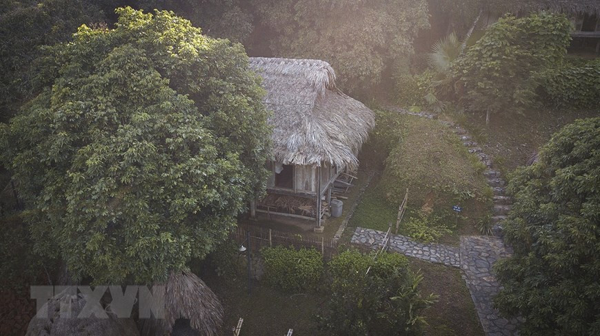 Le Musée expose environ 5.000 objets dont des antiquités précieuses tels gongs, céramiques, tenues de l’ethnie Muong, etc.