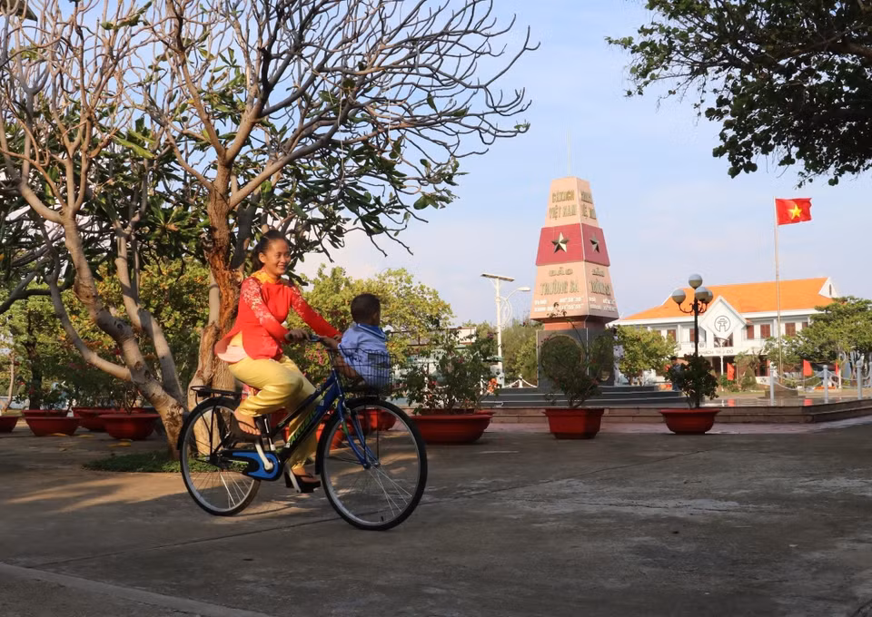 Habitants du bourg de Truong Sa, district insulaire éponyme dans la province de Khanh Hoa. Photo: VNA
