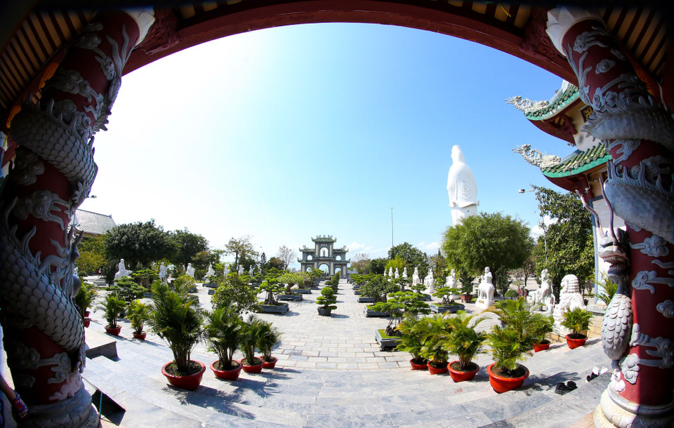 Le jardin des statues des Arhats de la pagode Linh Ung - Bai But. Photo : VNA 
