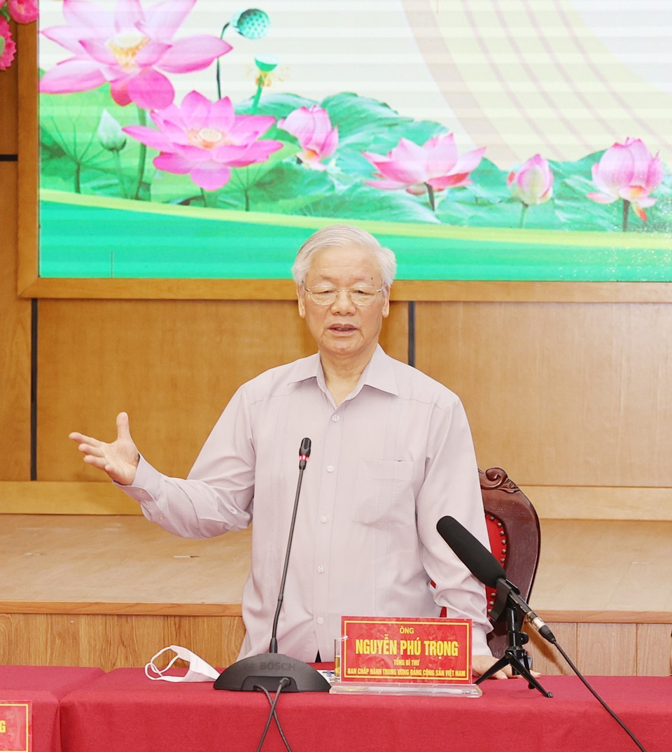 Le secrétaire général du Parti Nguyen Phu Trong, secrétaire de la Commission militaire centrale présente son plan d’action. Photo : VNA