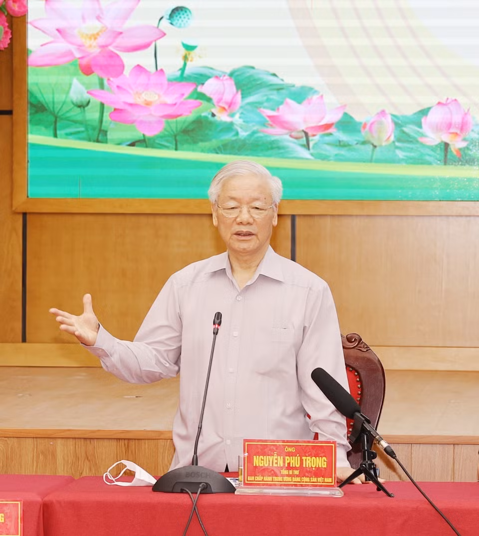 Le secrétaire général du Parti Nguyen Phu Trong, secrétaire de la Commission militaire centrale présente son plan d’action. Photo : VNA